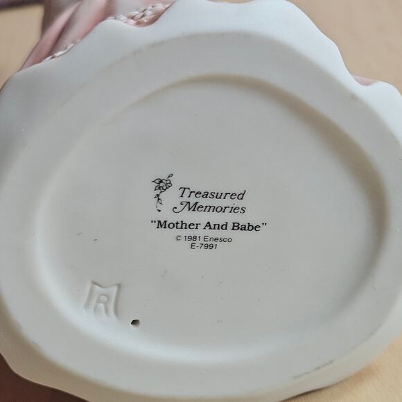 Vintage 1981 Enesco Treasured Memories Mother & Babe Porcelain Figurine E-7991 - Picture 5 of 7